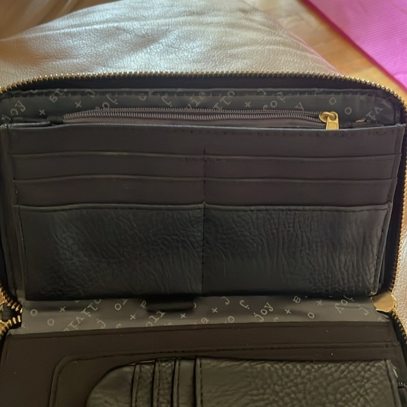 Olivia + Joy Wallet / Wristlet/ Clutch (new) - Picture 9 of 9